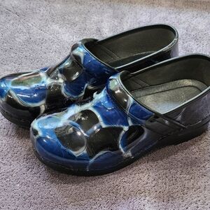 Dansko Professional Clog, Patent Leather, Blue/Black, size 40